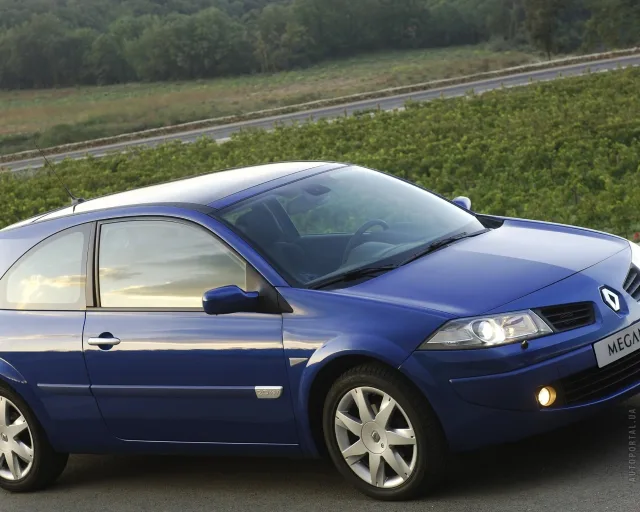 Renault Megane II (Рено Меган) 3-х дверный хетчбэк — 4