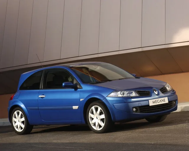 Renault Megane II (Рено Меган) 3-х дверный хетчбэк — 6