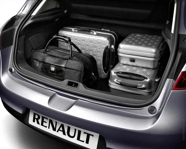 Renault Megane III hatchback — 8