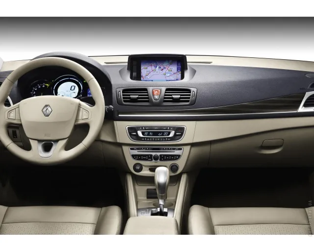 Renault Megane III hatchback — 6