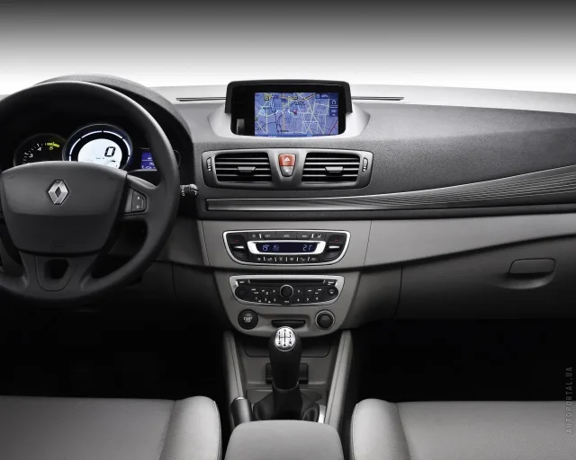 Renault Megane III hatchback — 4