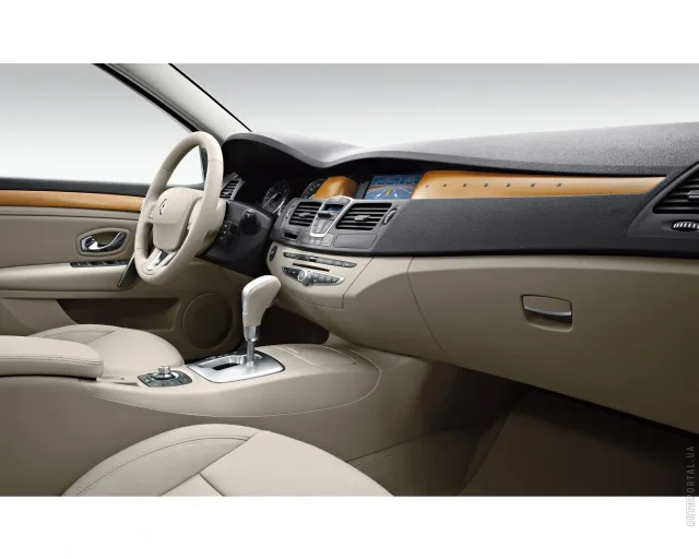 Renault Laguna III (Рено Лагуна) хэтчбек — 6