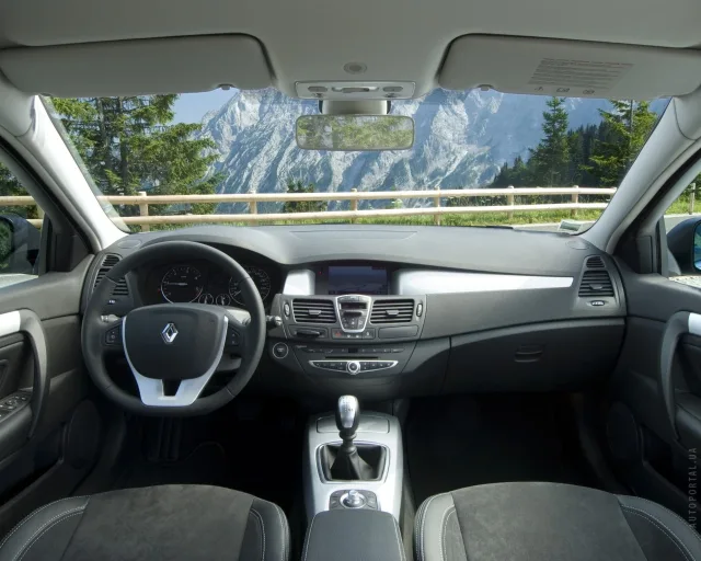 Renault Laguna III (Рено Лагуна) хэтчбек — 15
