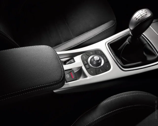 Renault Laguna III (Рено Лагуна) хэтчбек — 14