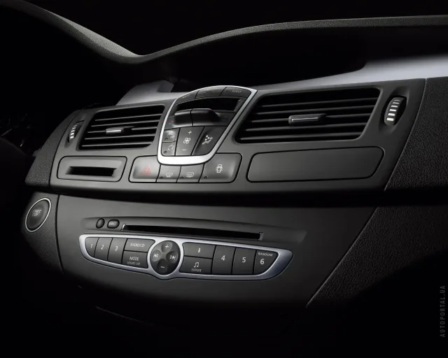 Renault Laguna III (Рено Лагуна) хэтчбек — 4