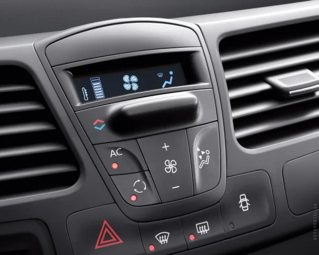 Renault Laguna III (Рено Лагуна) хэтчбек — 8