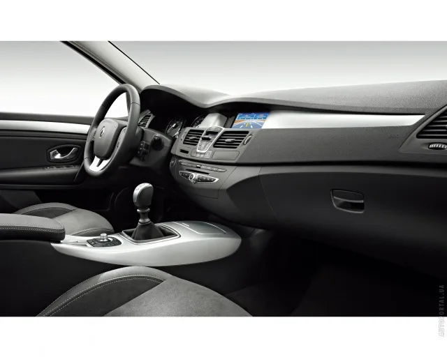 Renault Laguna III (Рено Лагуна) хэтчбек — 11