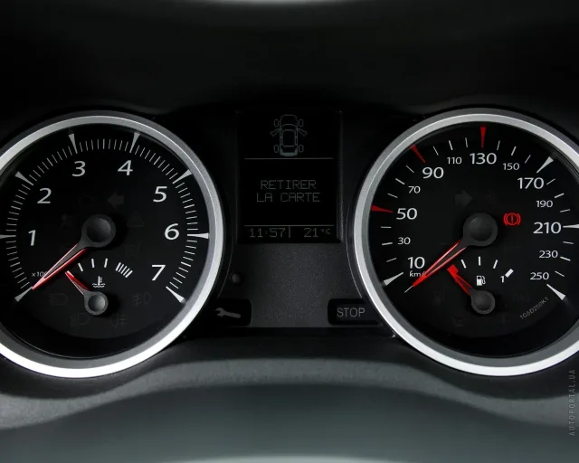 Renault Megane II (Рено Меган) 5-ти дверный хетчбэк — 4