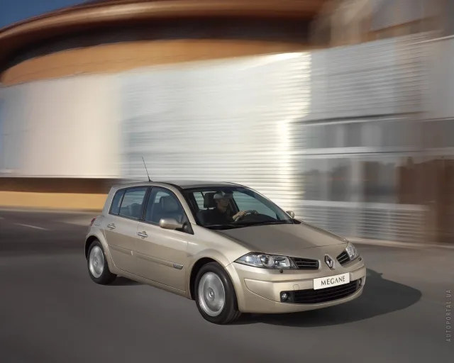 Renault Megane II (Рено Меган) 5-ти дверный хетчбэк — 14