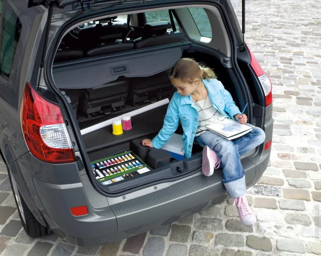 Renault Grand Scenic 2.0 MT Dynamique — 3