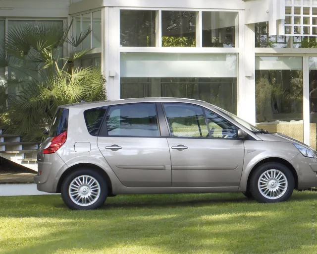 Renault Scenic II (Рено Сценик) минивэн — 21