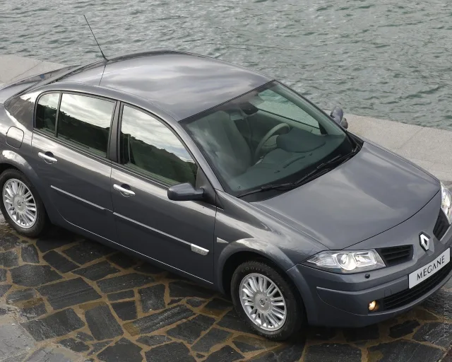 Renault Megane II седан — 7