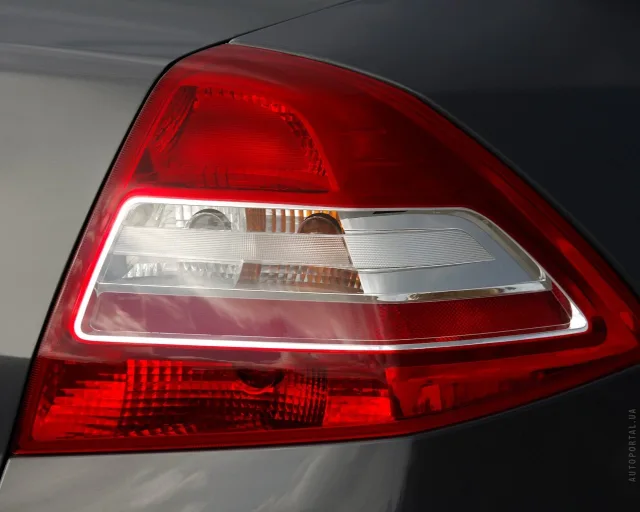 Renault Megane II седан — 14