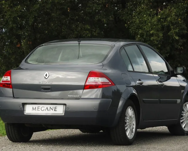 Renault Megane II седан — 10