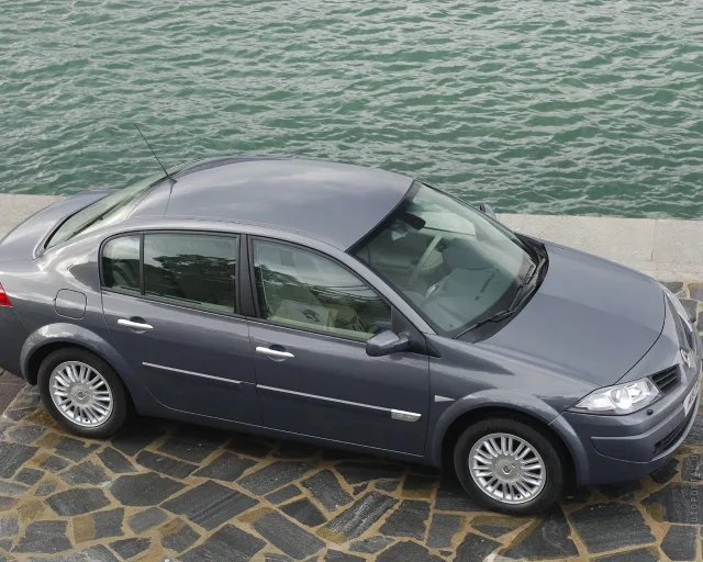 Renault Megane II седан — 9