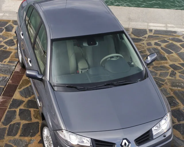 Renault Megane II седан — 11