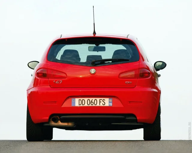 Alfa Romeo 147 3dr 3-дверний хетчбек — 8