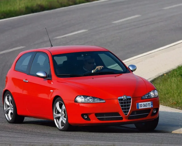 Alfa Romeo 147 3dr 3-дверний хетчбек — 6