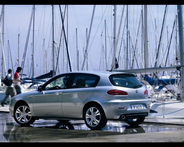 Alfa Romeo 147 (Альфа Ромео 147) хетчбек — 4
