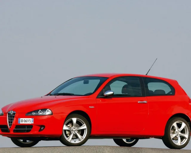 Alfa Romeo 147 3dr 3-дверний хетчбек — 11
