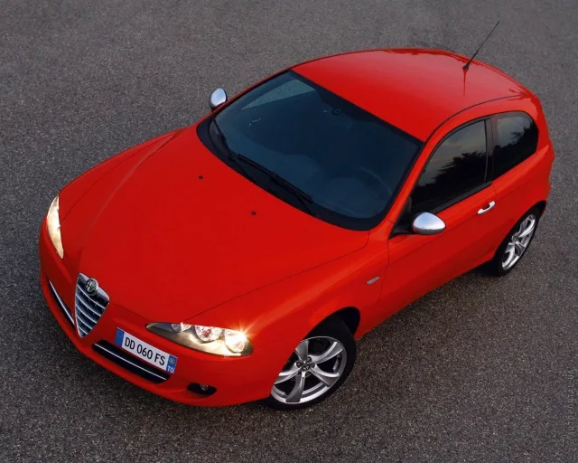 Alfa Romeo 147 3dr 3-дверний хетчбек — 9
