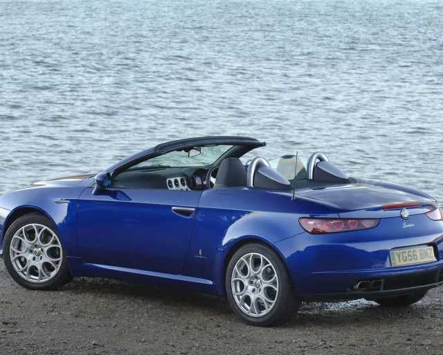 Alfa Romeo Spider 3.2 6MT — 10