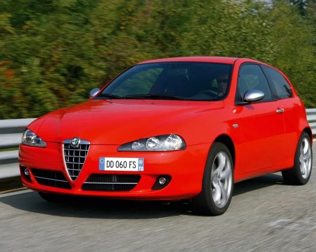 Alfa Romeo 147 3dr 3-дверний хетчбек — 4