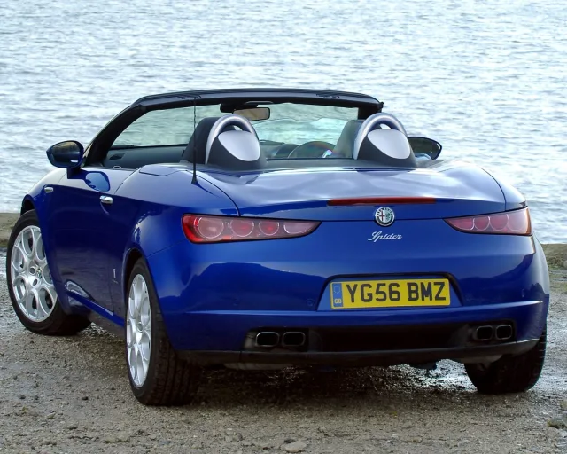 Alfa Romeo Spider 3.2 6MT — 14