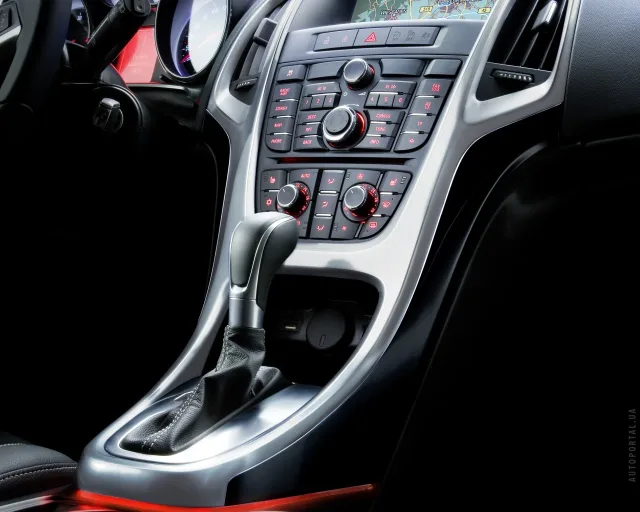 Opel Astra J хетчбек — 5