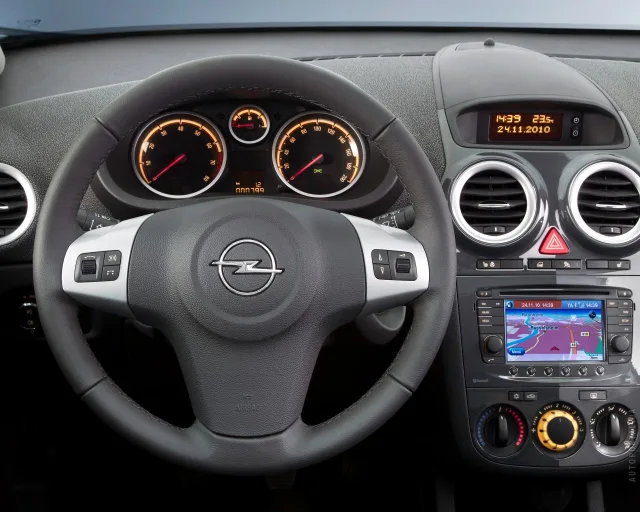 Opel Corsa 2011 hatchback — 4