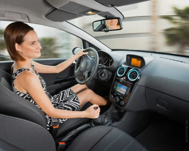 Opel Corsa 2011 hatchback — 8