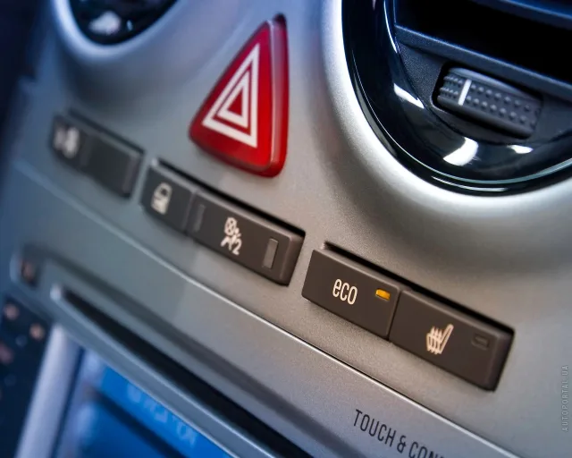 Opel Corsa 2011 hatchback — 7