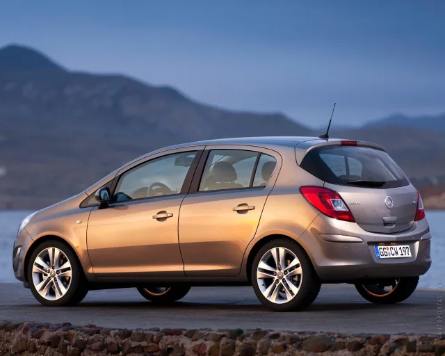 Opel Corsa 2011 hatchback — 20