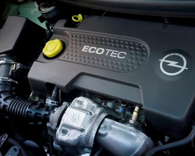 Opel Corsa 2011 hatchback — 16