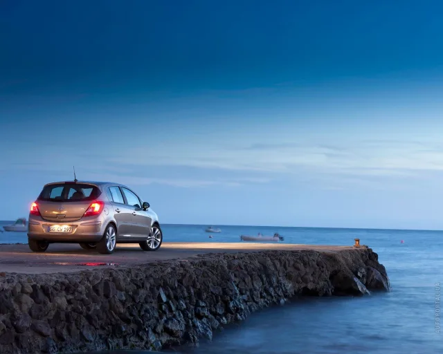 Opel Corsa 2011 hatchback — 24
