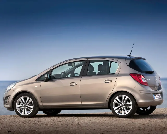 Opel Corsa 2011 hatchback — 25