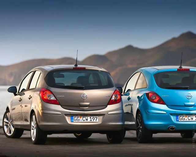 Opel Corsa 2011 hatchback — 18