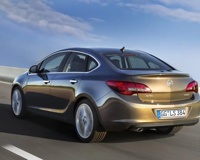 Opel Astra J седан — 9