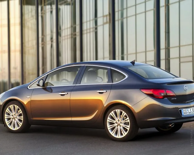 Opel Astra J седан — 7