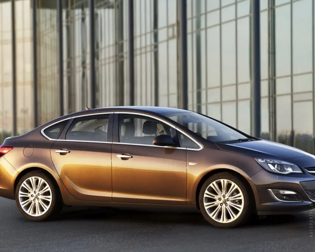 Opel Astra J седан — 6