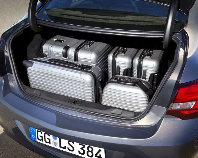 Opel Astra J седан — 2