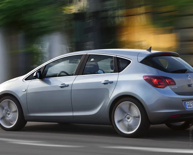 Opel Astra J хетчбек — 18