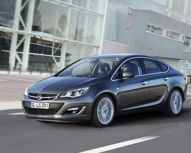 Opel Astra J седан — 8
