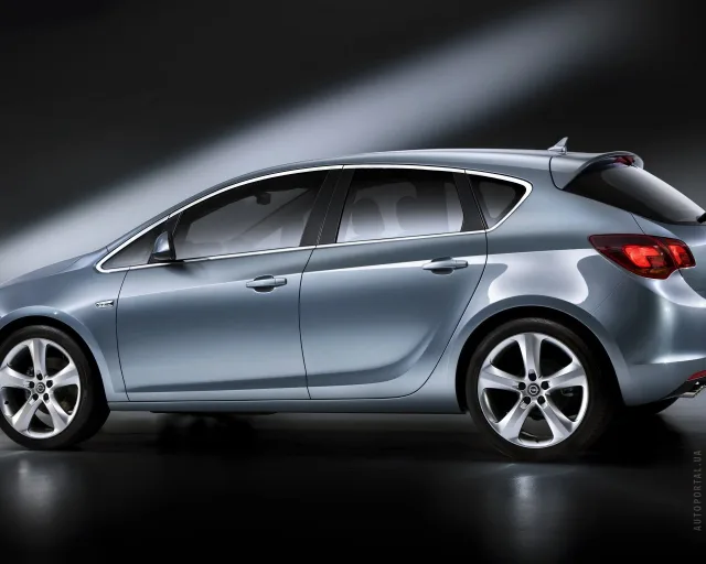 Opel Astra J хетчбек — 17