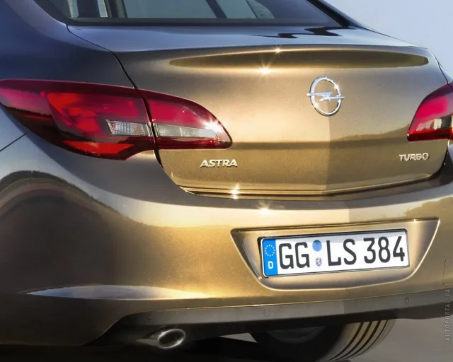 Opel Astra J седан — 11