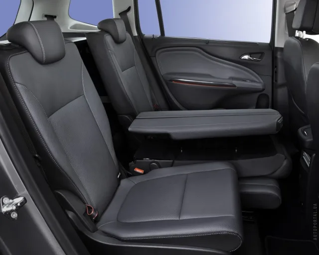 Opel Zafira Tourer мінівен — 19