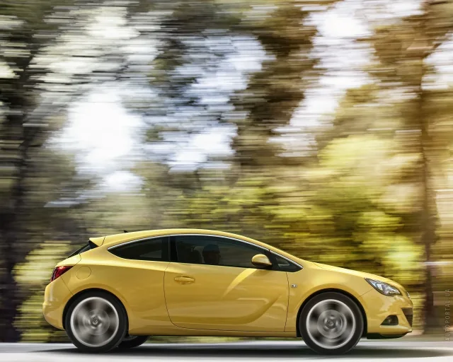 Opel Astra J GTC хетчбек — 8