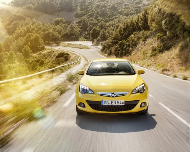 Opel Astra J GTC хетчбек — 4
