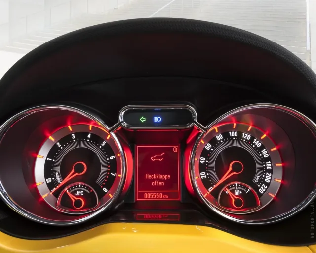 Opel Adam 1.2 MT Essentia — 2