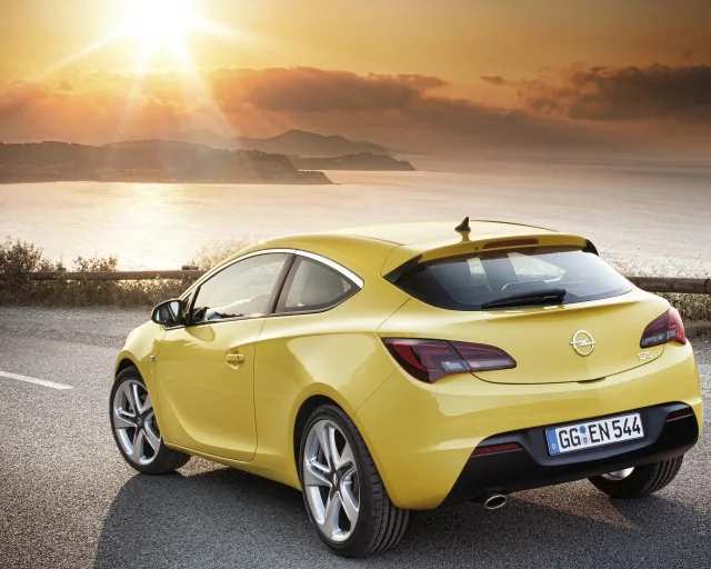 Opel Astra J GTC хетчбек — 15